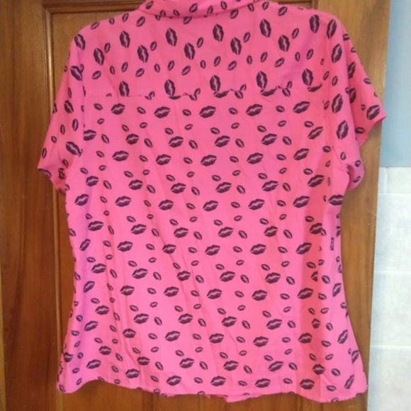 Simply be Lip print button down top - Picture 3 of 6